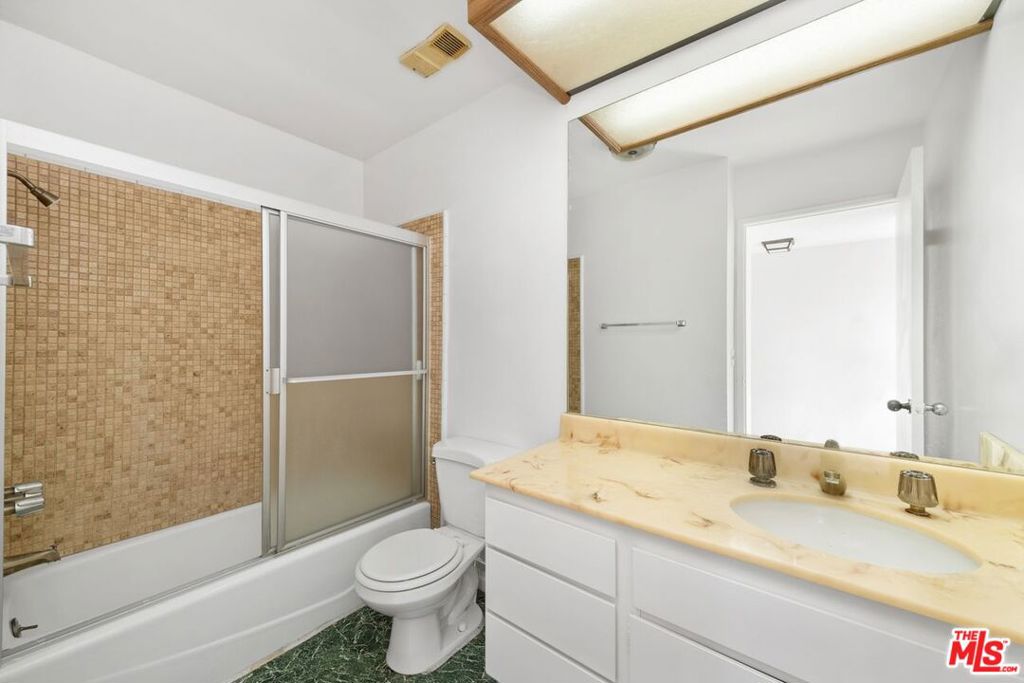 300 S Reno Street 304 Property Photo 18