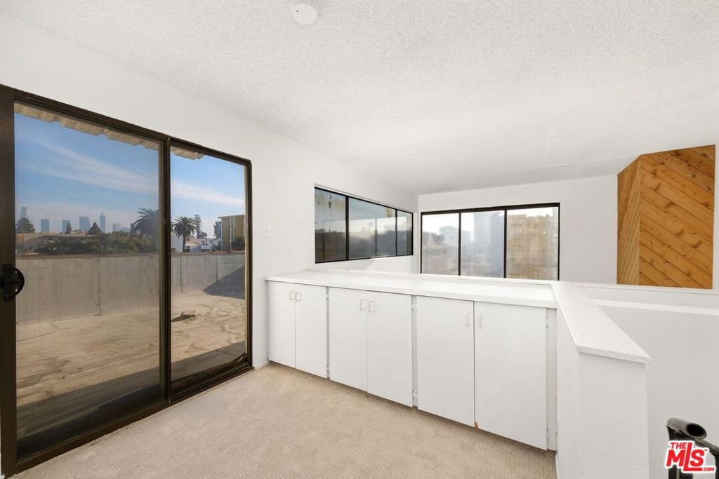 300 S Reno Street 304 Property Photo 22