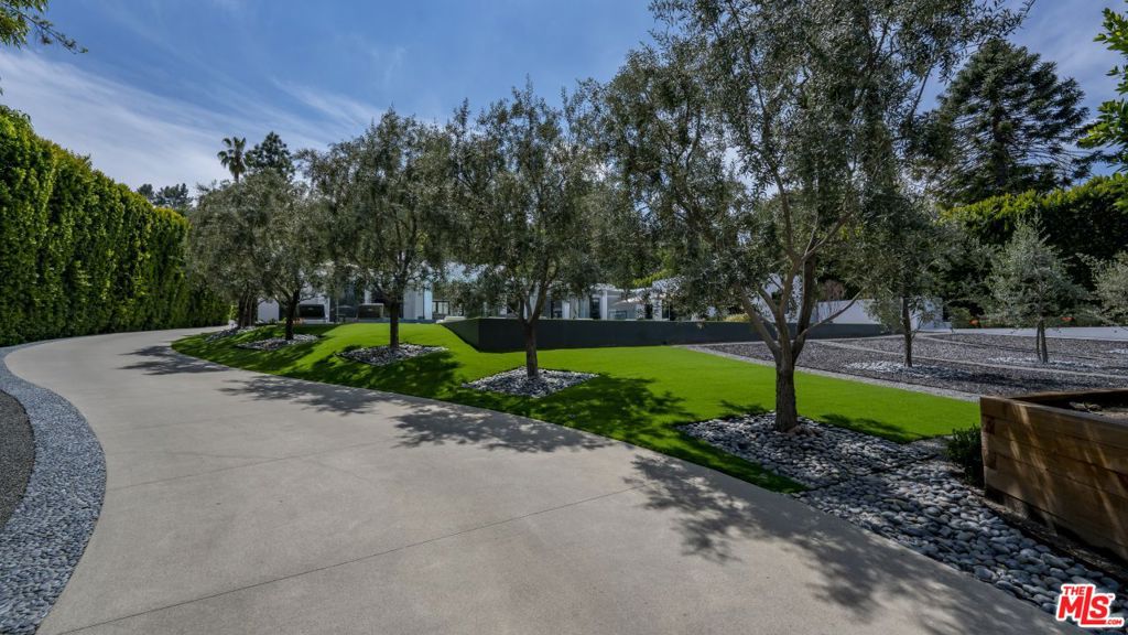 16032 Valley Vista Boulevard Property Photo 2