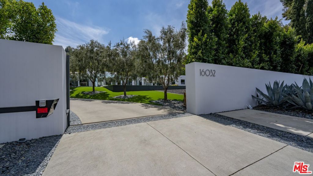 16032 Valley Vista Boulevard Property Photo 44
