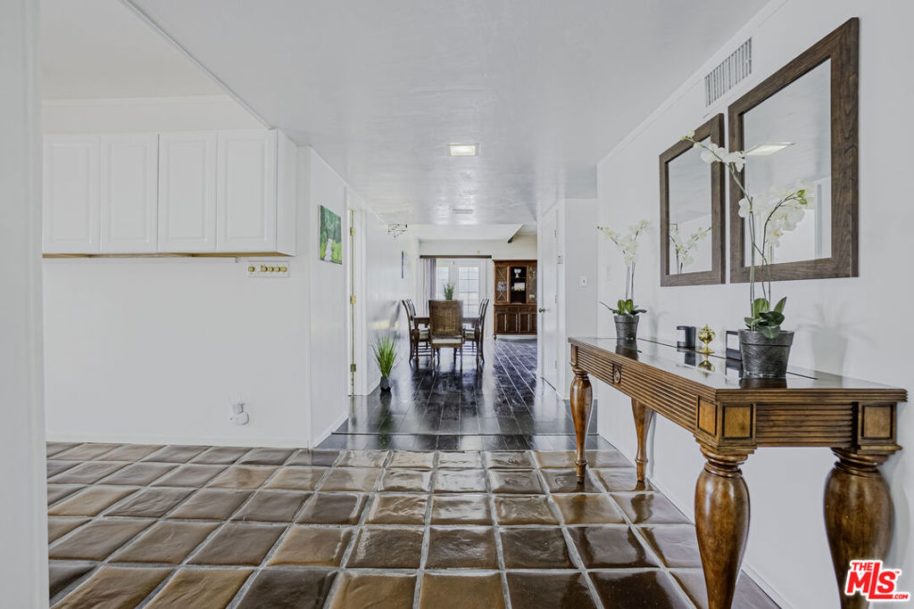 4137 Punta Alta Drive Property Photo 6