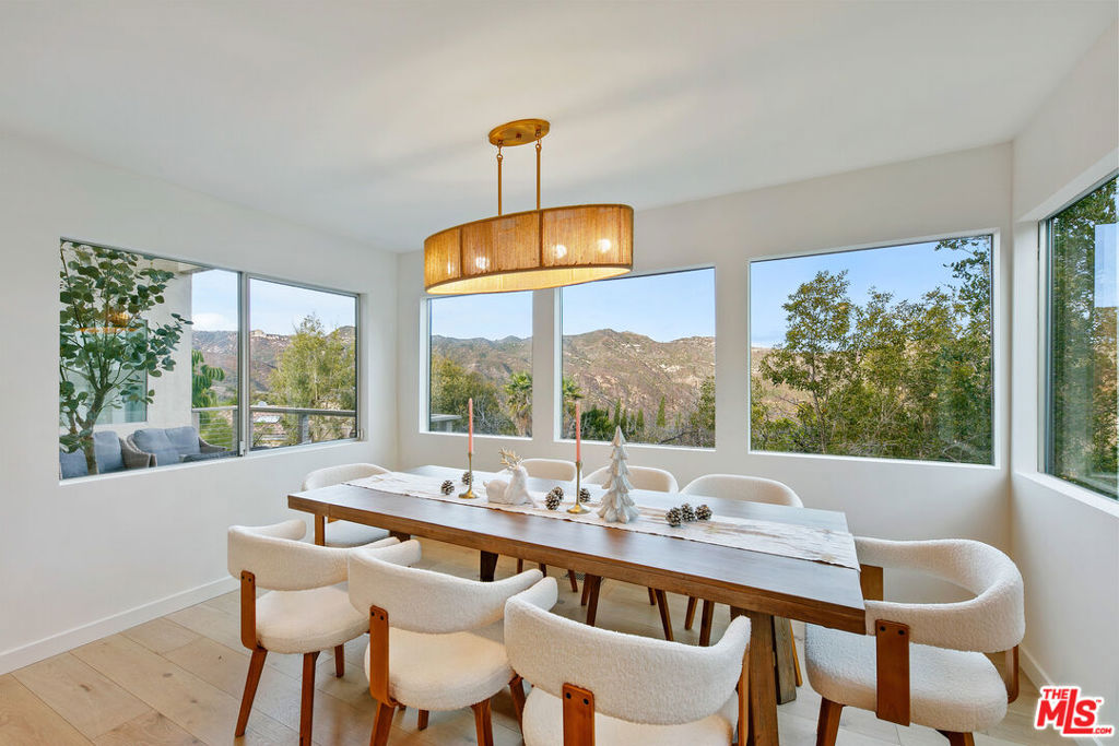1876 Lookout Road Property Photo 4