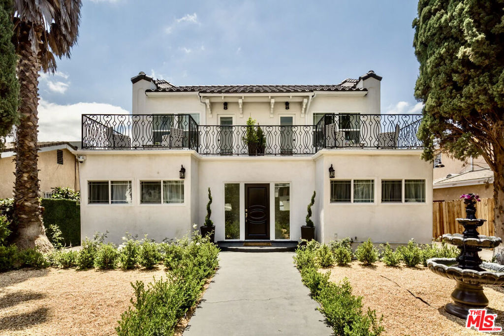 6110 N De Longpre Avenue Property Photo
