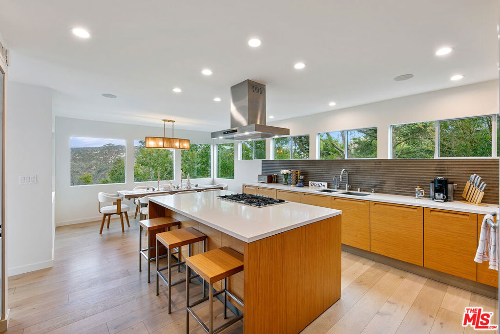 1876 Lookout Road Property Photo 4