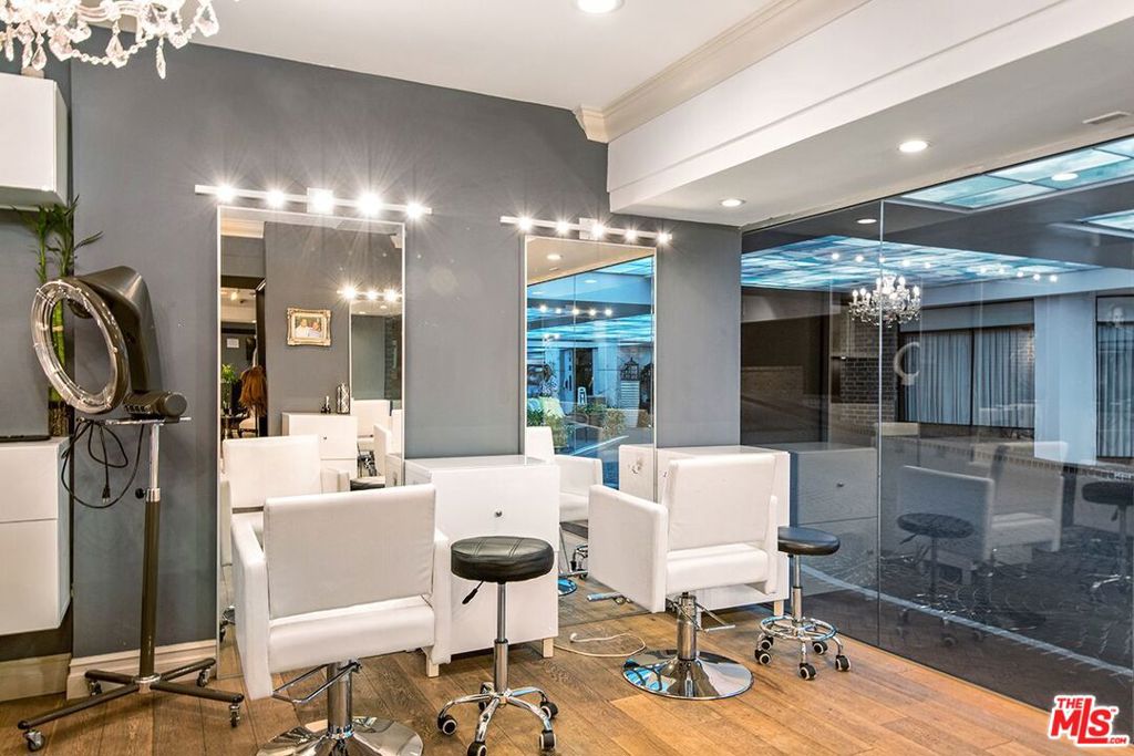 421 Rodeo Drive Pent 1&3 Property Photo 9