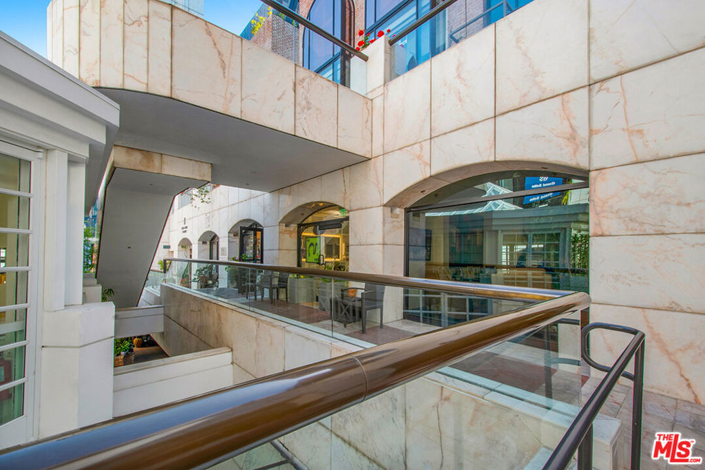421 Rodeo Drive Pent 1&3 Property Photo 16