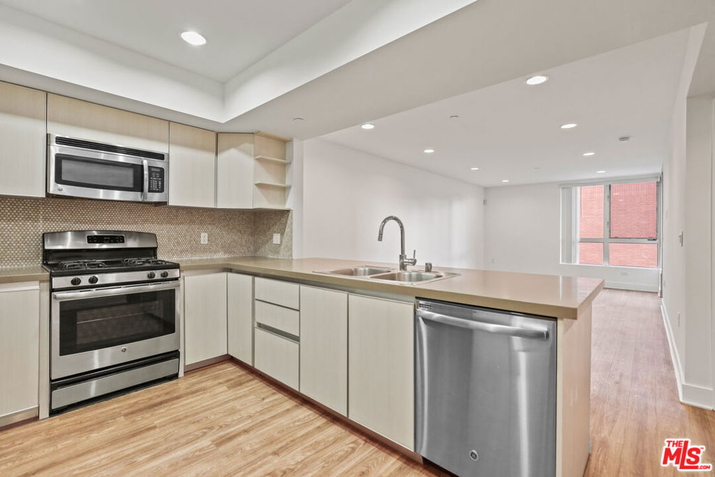 10473 Santa Monica Boulevard Ph6 Property Photo 2