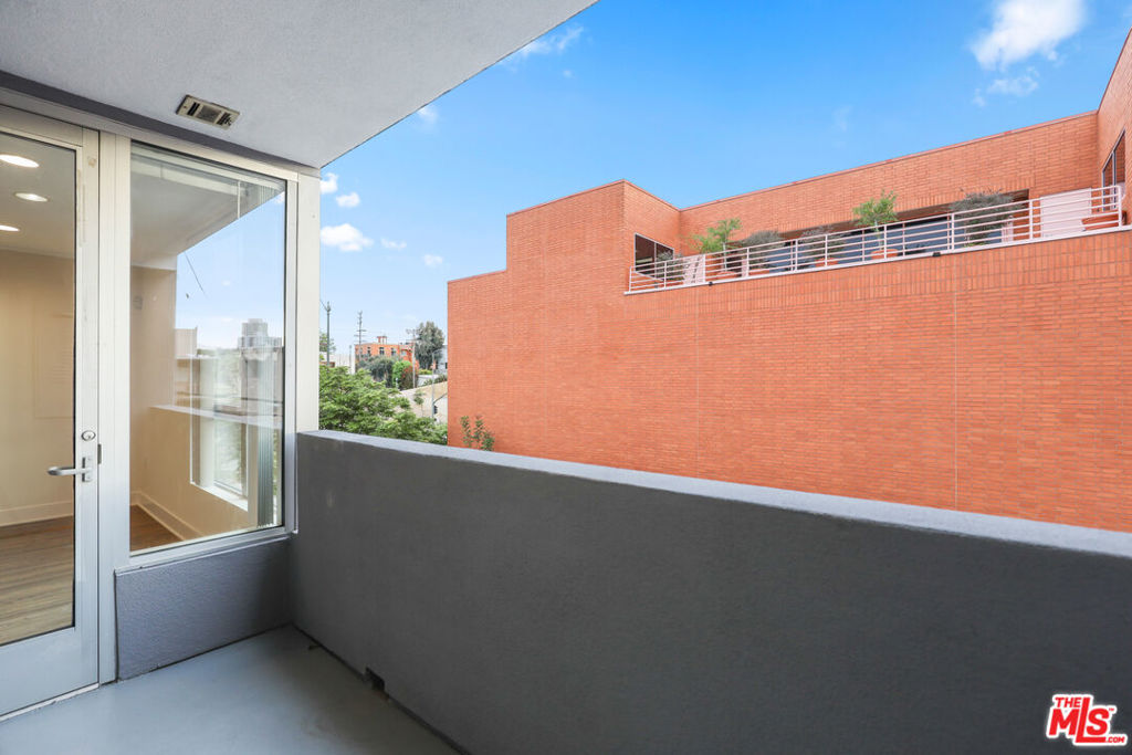 10473 Santa Monica Boulevard Ph6 Property Photo 10