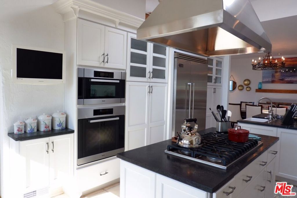 31663 Broad Beach Road Property Photo 13