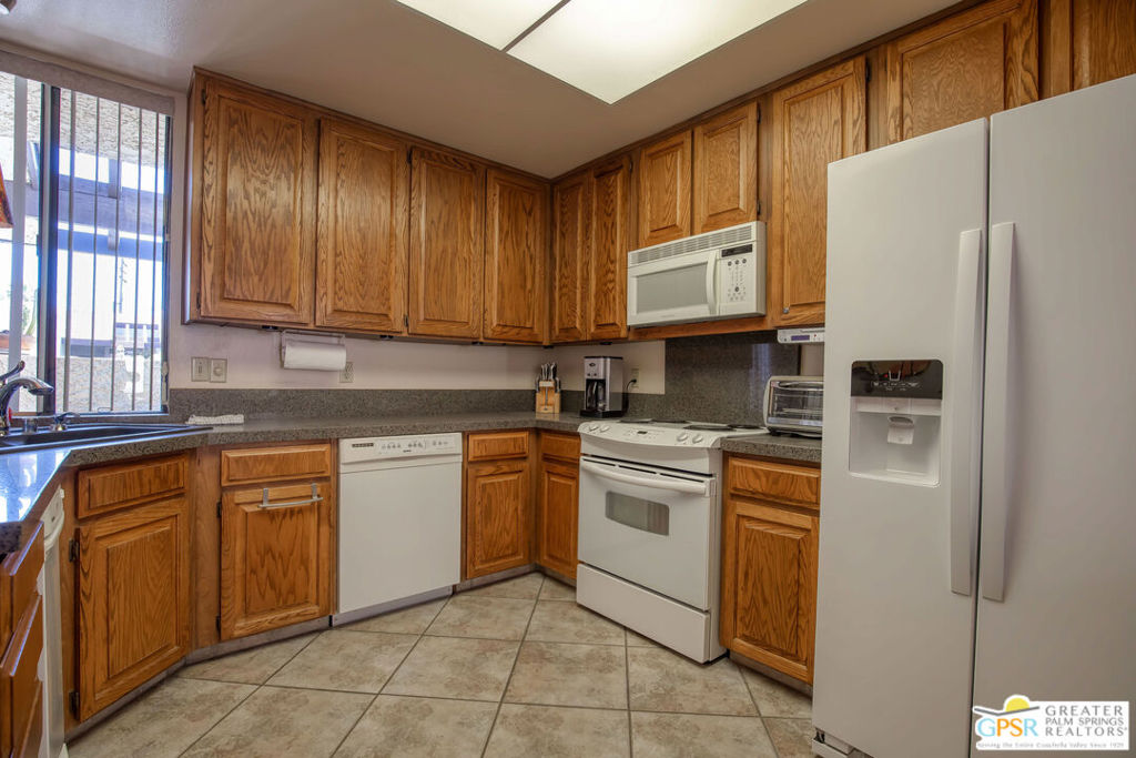 1455 E Amado Road Property Photo 2