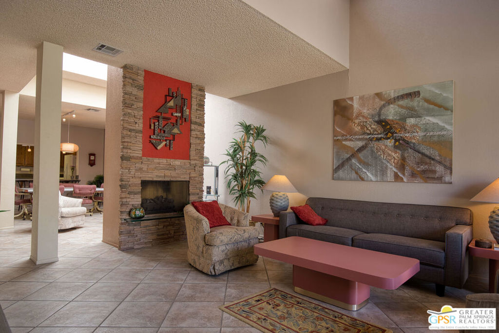 1455 E Amado Road Property Photo 3