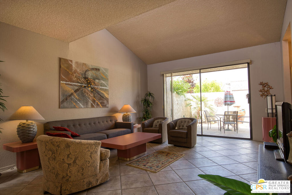 1455 E Amado Road Property Photo 7