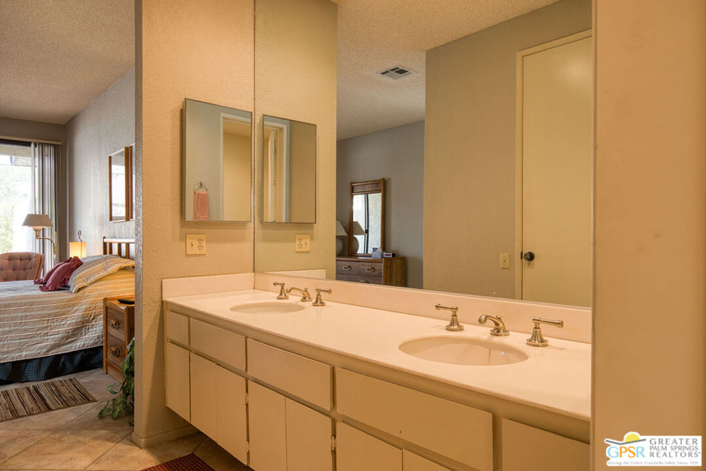 1455 E Amado Road Property Photo 10