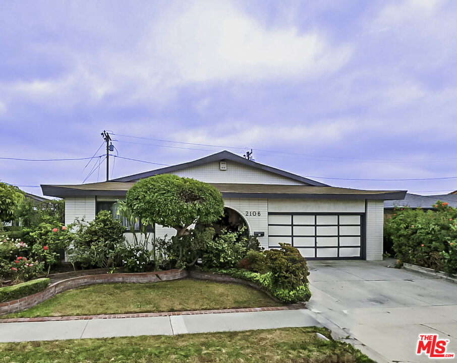 2106 W 166th Street Property Photo