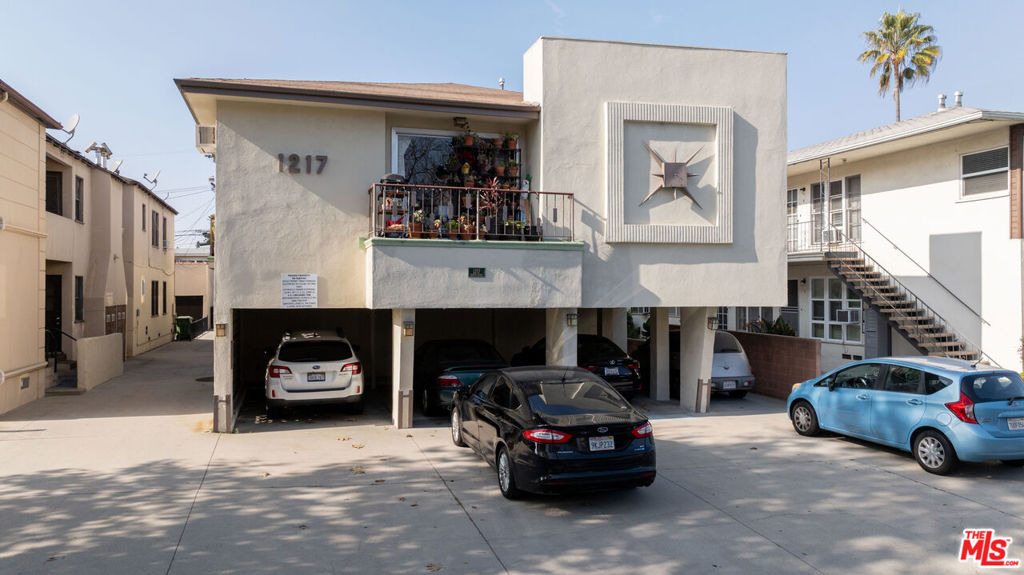 1217 S Orange Grove Avenue Property Photo