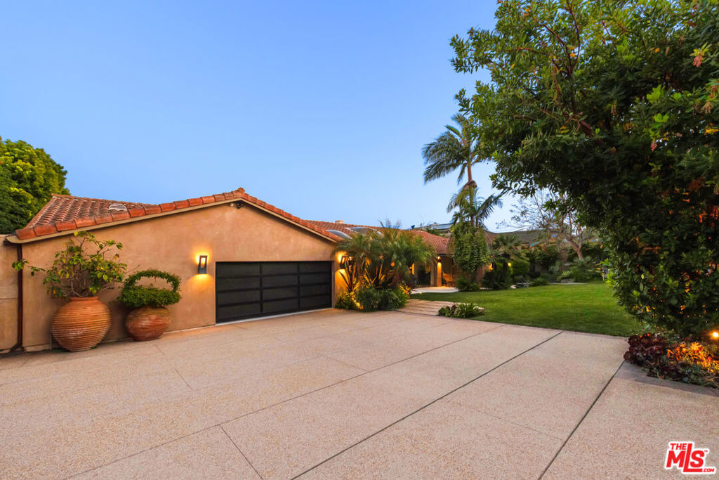 29020 Cliffside Drive Property Photo 4