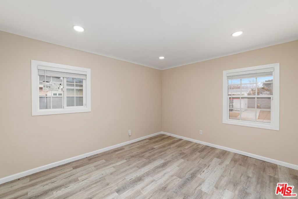 3307 N E Street Property Photo 10