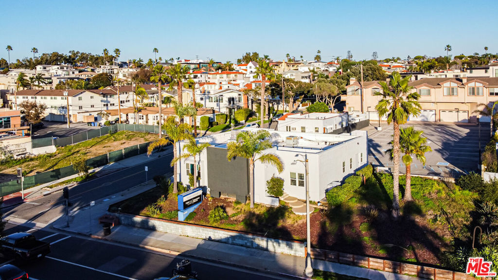 1106 S Pacific Coast Highway Property Photo 5