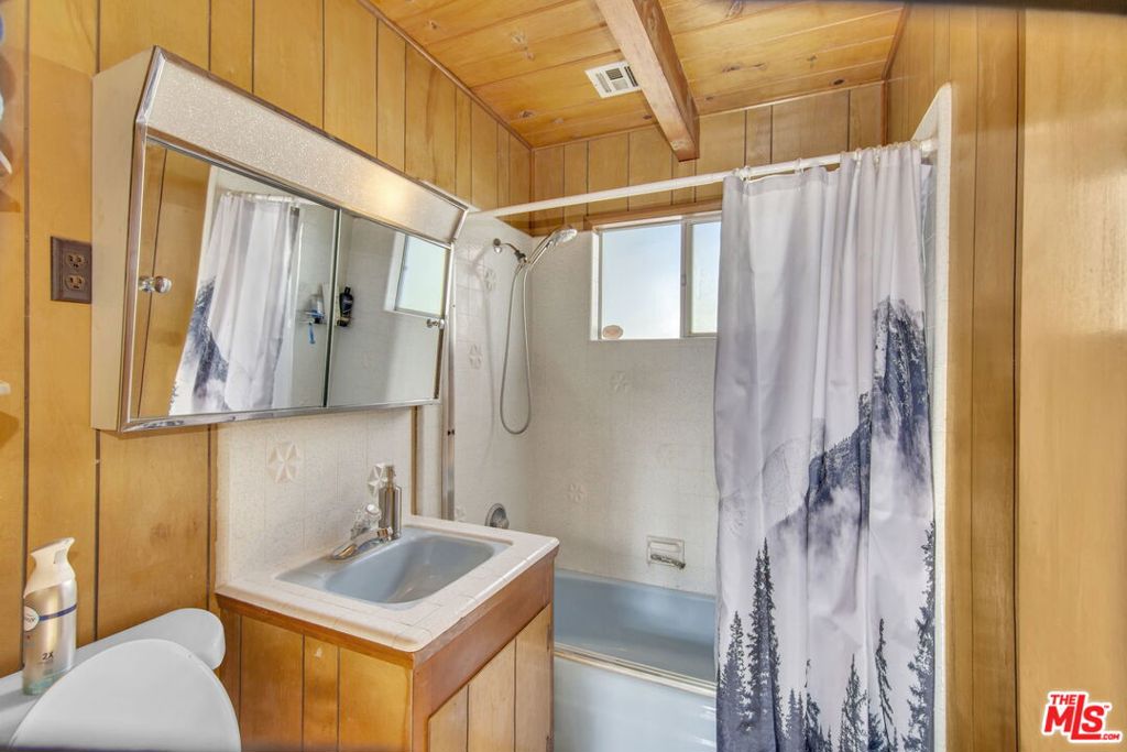 898 A Lane Property Photo 11
