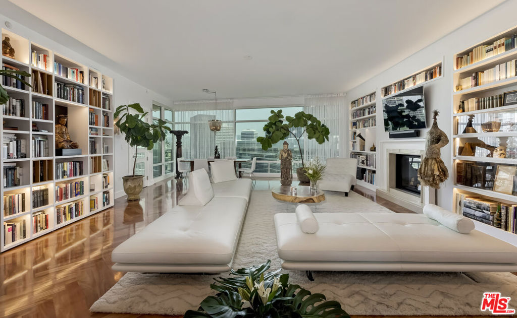 1 W Century Drive 17c Property Photo 1