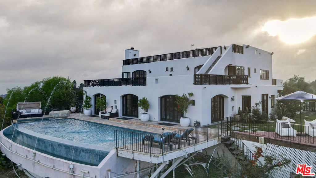 13211 Mulholland Drive Property Photo 3