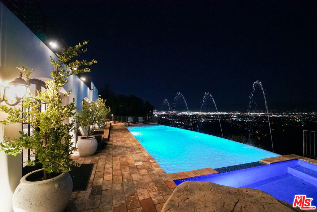 13211 Mulholland Drive Property Photo 5