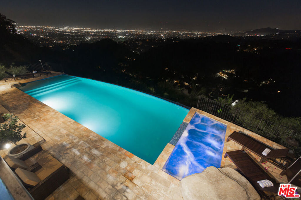 13211 Mulholland Drive Property Photo 6