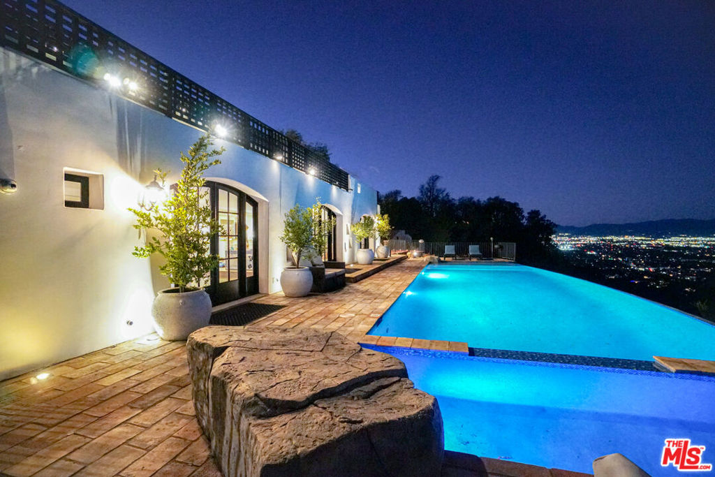 13211 Mulholland Drive Property Photo 7