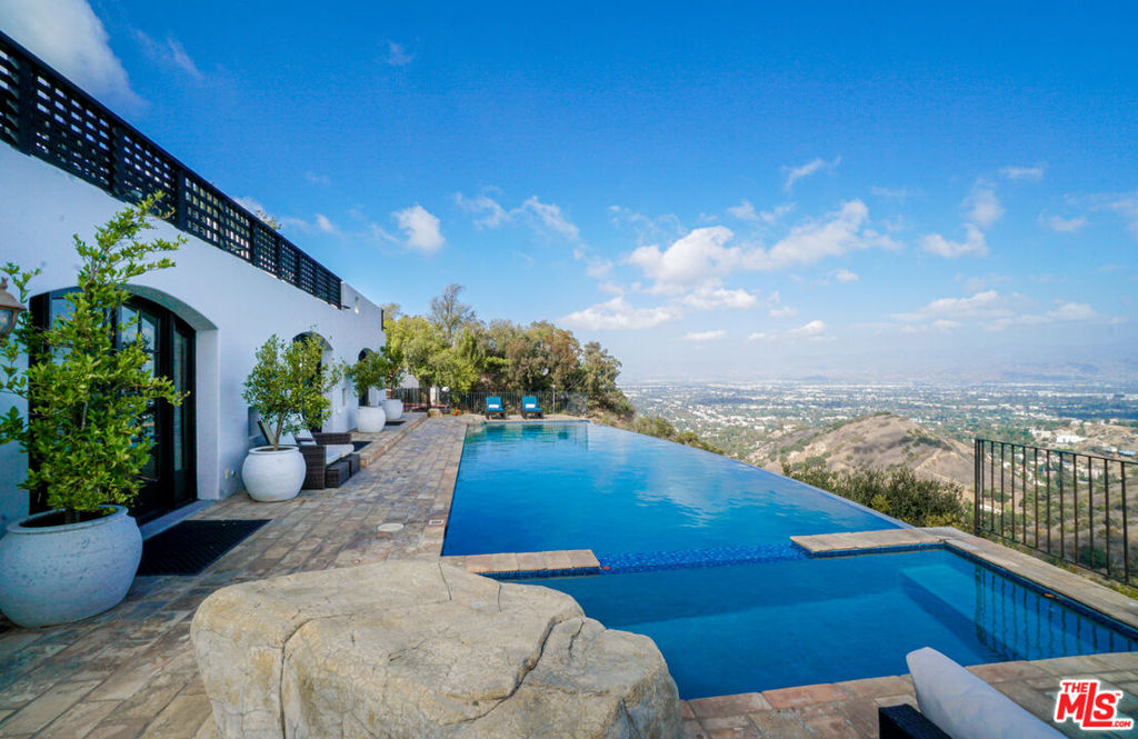 13211 Mulholland Drive Property Photo 8