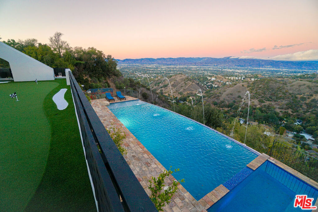 13211 Mulholland Drive Property Photo 9