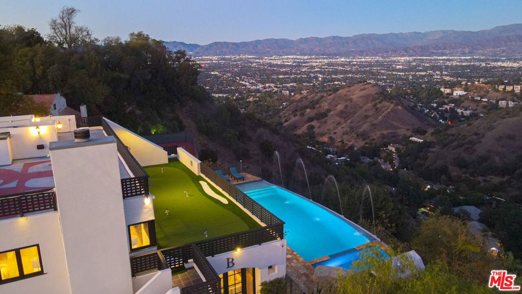 13211 Mulholland Drive Property Photo 11