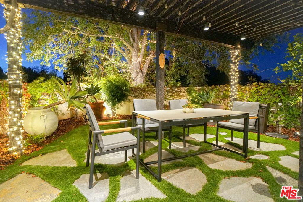 13211 Mulholland Drive Property Photo 12