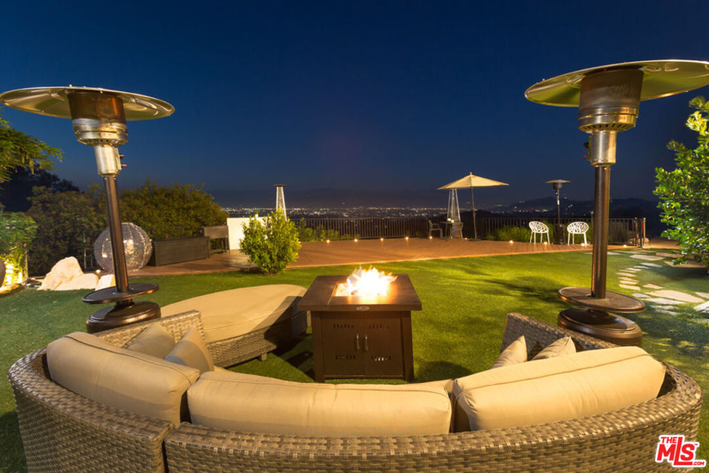 13211 Mulholland Drive Property Photo 14