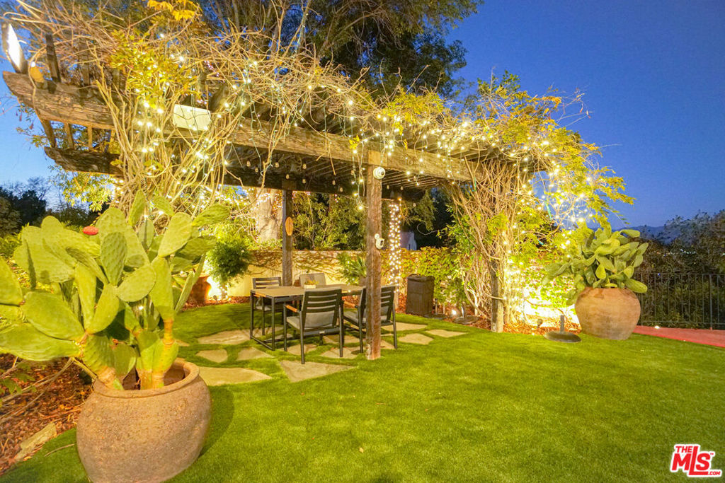 13211 Mulholland Drive Property Photo 16
