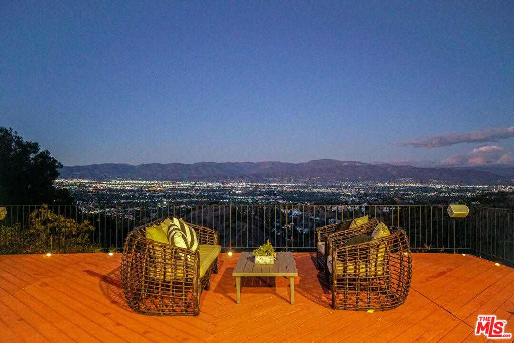 13211 Mulholland Drive Property Photo 17