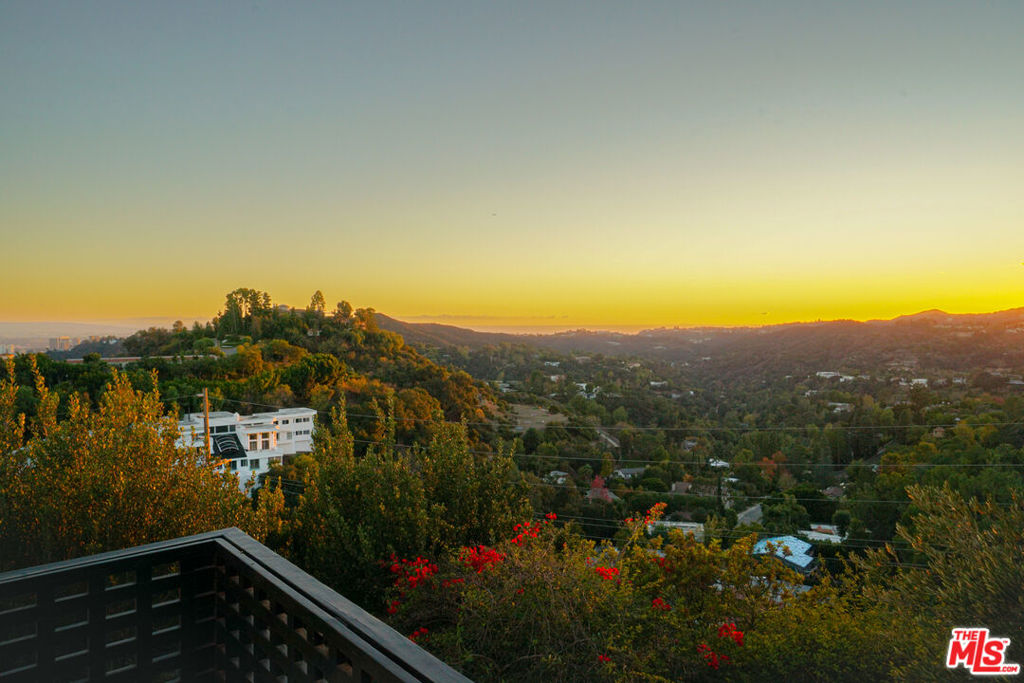 13211 Mulholland Drive Property Photo 18