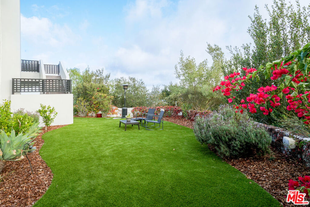 13211 Mulholland Drive Property Photo 19