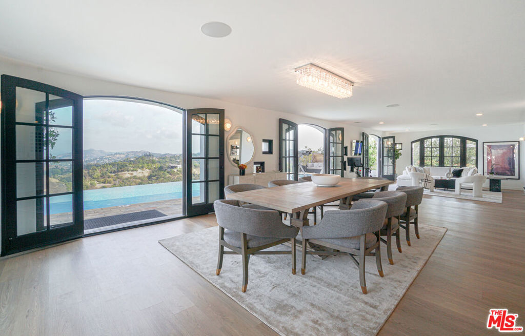 13211 Mulholland Drive Property Photo 27
