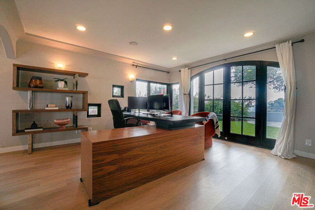 13211 Mulholland Drive Property Photo 30