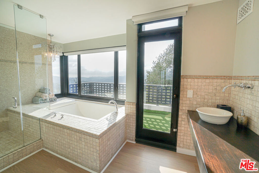 13211 Mulholland Drive Property Photo 34