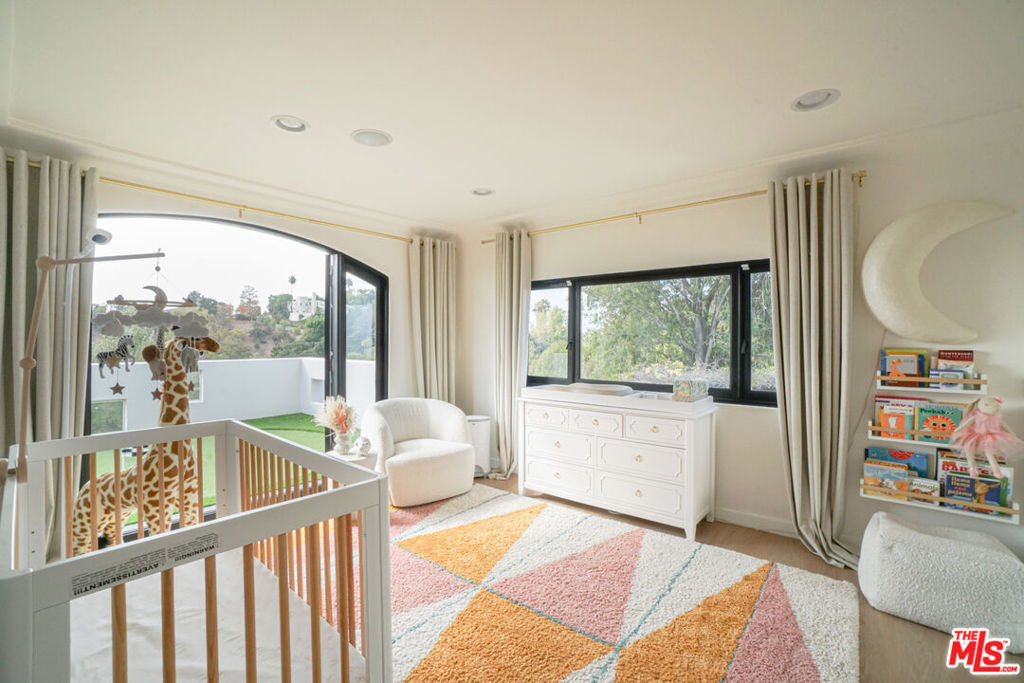 13211 Mulholland Drive Property Photo 37