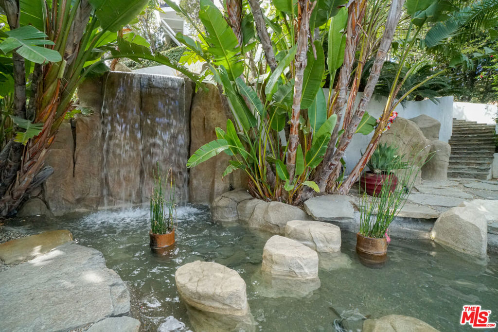 13211 Mulholland Drive Property Photo 40