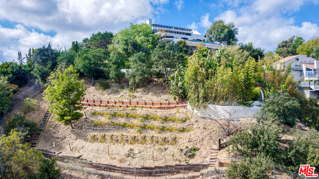 13211 Mulholland Drive Property Photo 42