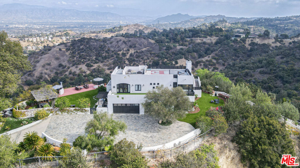 13211 Mulholland Drive Property Photo 43