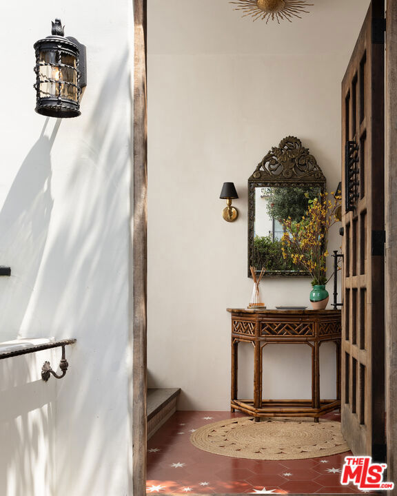 7929 Hollywood Boulevard Property Photo 3