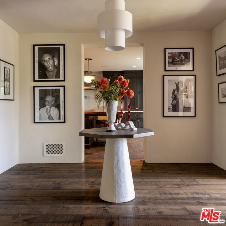 7929 Hollywood Boulevard Property Photo 5