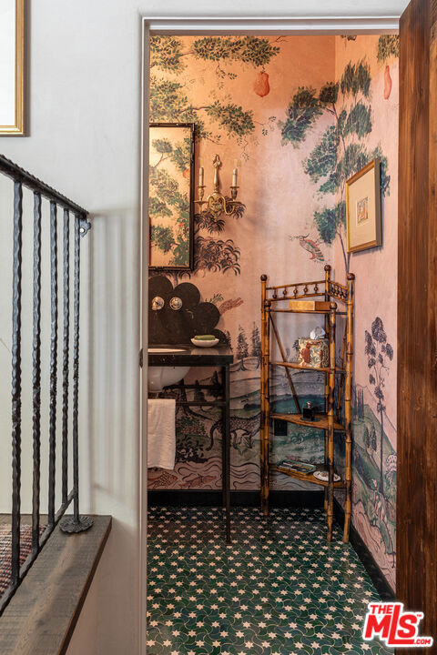 7929 Hollywood Boulevard Property Photo 21
