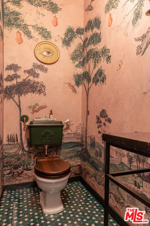 7929 Hollywood Boulevard Property Photo 23