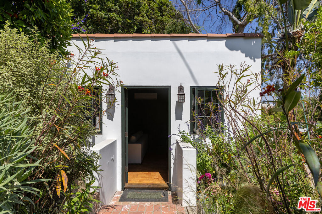 7929 Hollywood Boulevard Property Photo 38
