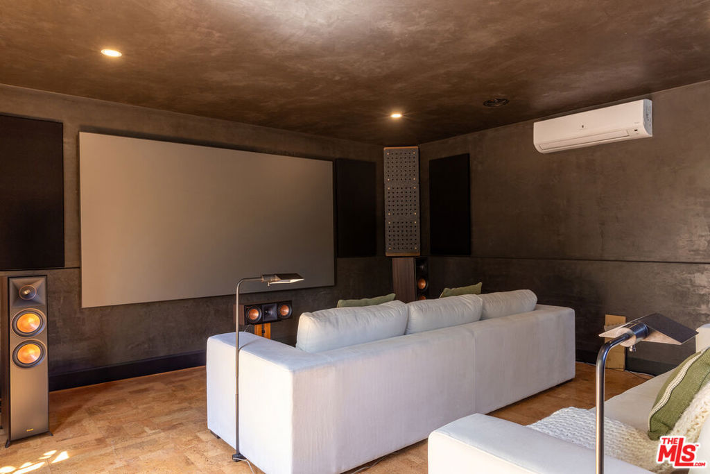 7929 Hollywood Boulevard Property Photo 39